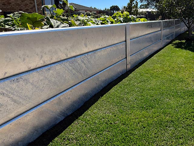 retaining-wall-steel-sleepers